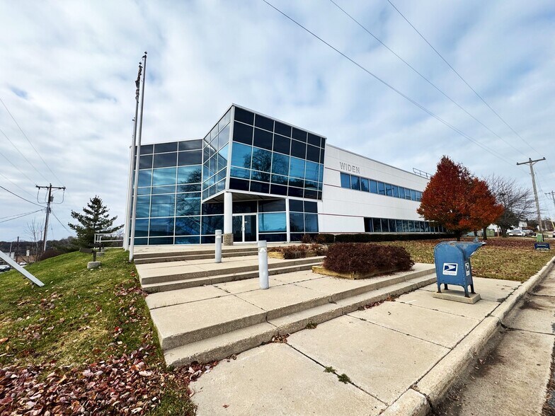 More Photos Of 6911 Mangrove Ln, Monona Office For Lease