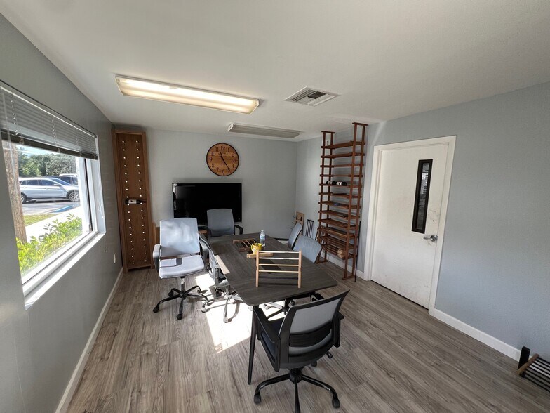 More Photos Of 440 Tall Pines Rd, West Palm Beach Warehouse For Lease