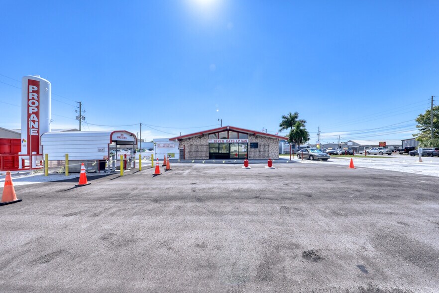 More Photos Of 1400 N Hercules Ave, Clearwater Convenience Store For Sale