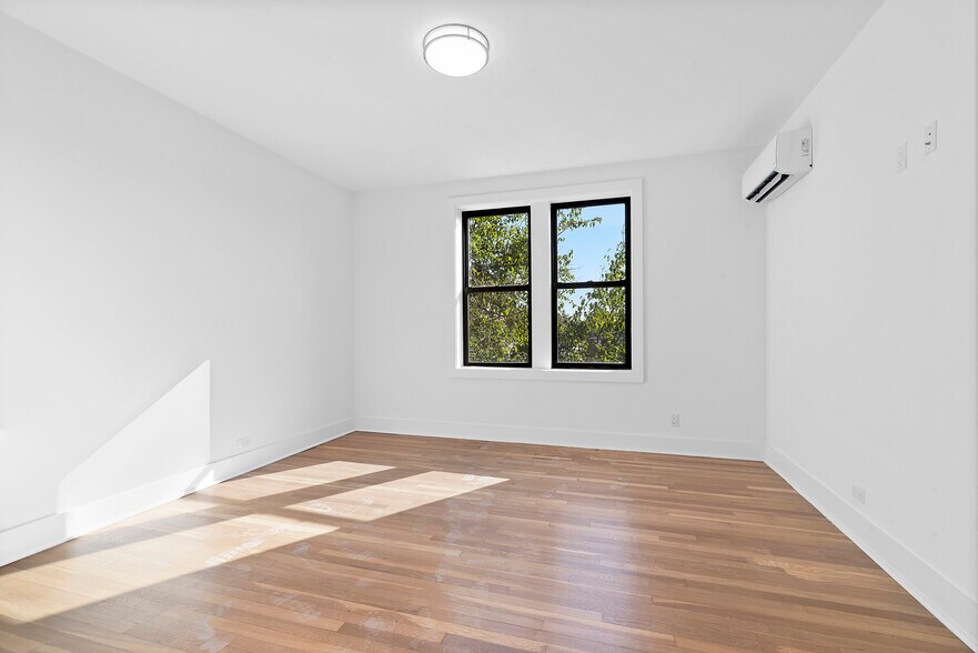 More Photos Of 31-53 Steinway St, Astoria Storefront Retail Office For Sale
