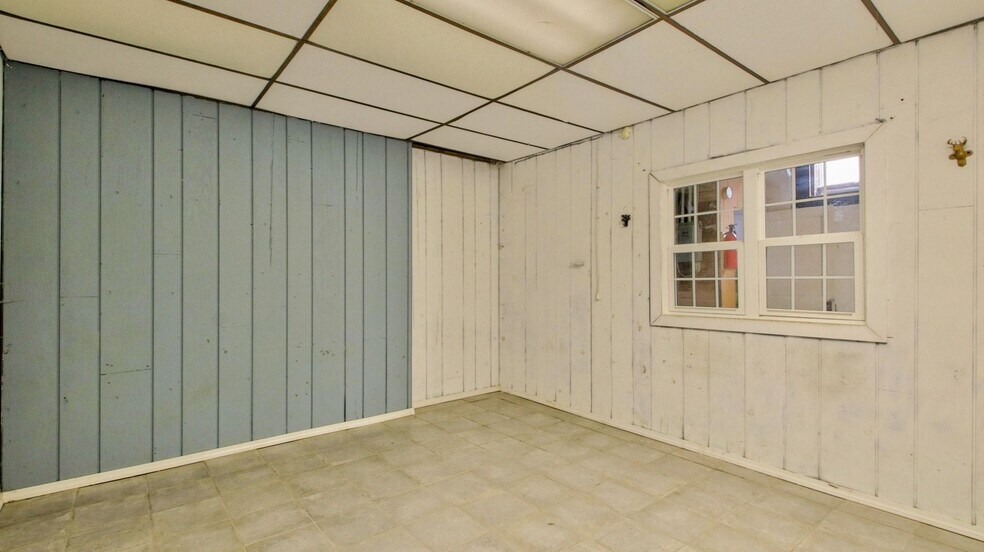 More Photos Of 110 W 2nd St N, Ladysmith General Retail For Sale