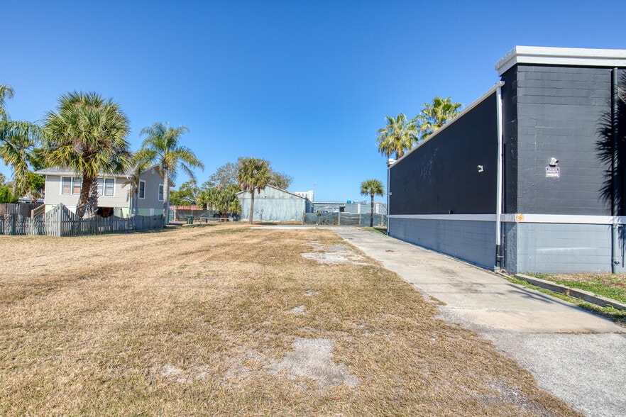 More Photos Of 566 Ballough Rd, Daytona Beach Warehouse For Lease