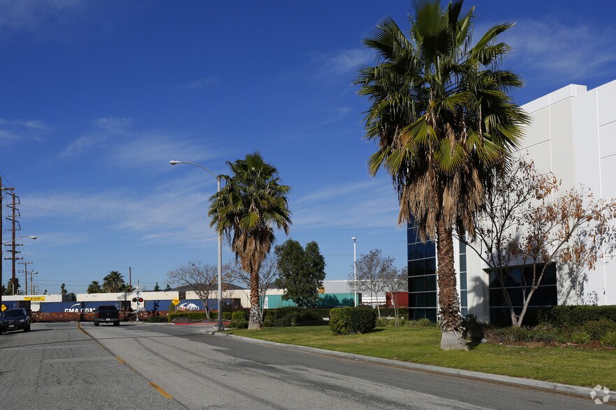 More Photos Of 1425 Palmyrita Ave, Riverside Manufacturing For Sale