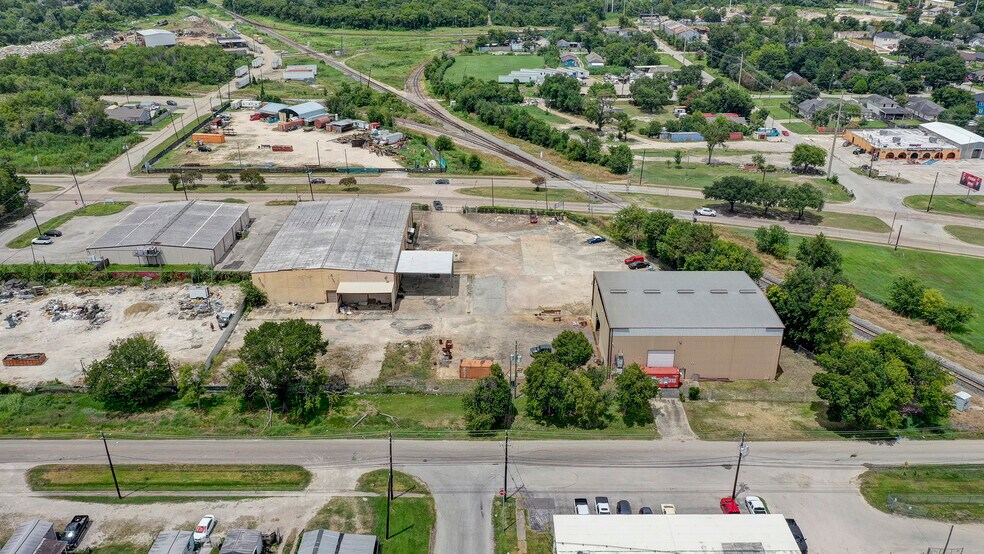 More Photos Of 7520 Lawndale St, Houston Flex For Lease