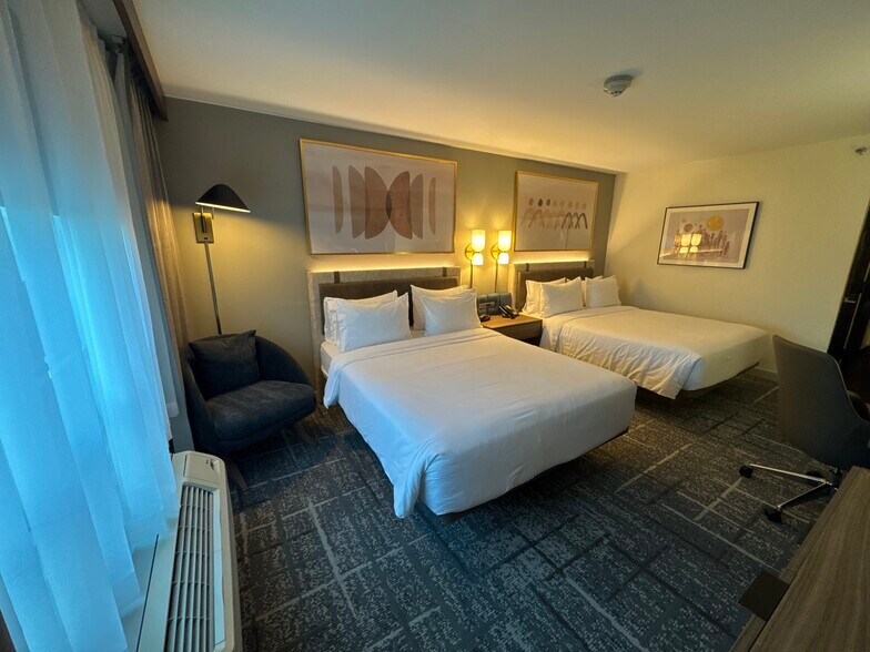 More Photos Of 7611 Katy Fwy, Houston Hotel For Sale