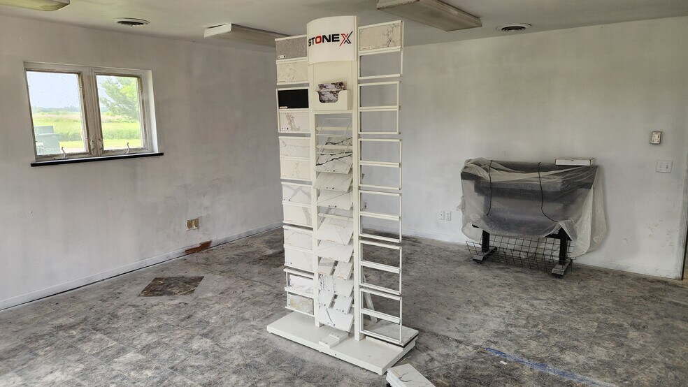 More Photos Of N1009 County Road L, Watertown Warehouse For Lease