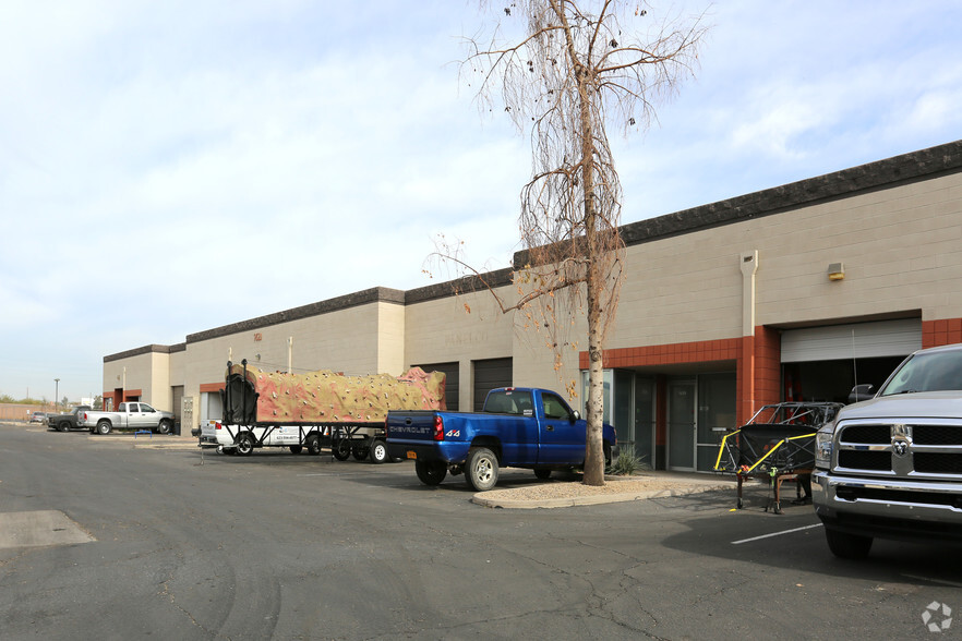 Primary Photo Of 7621 N 67th Ave, Glendale Warehouse For Lease