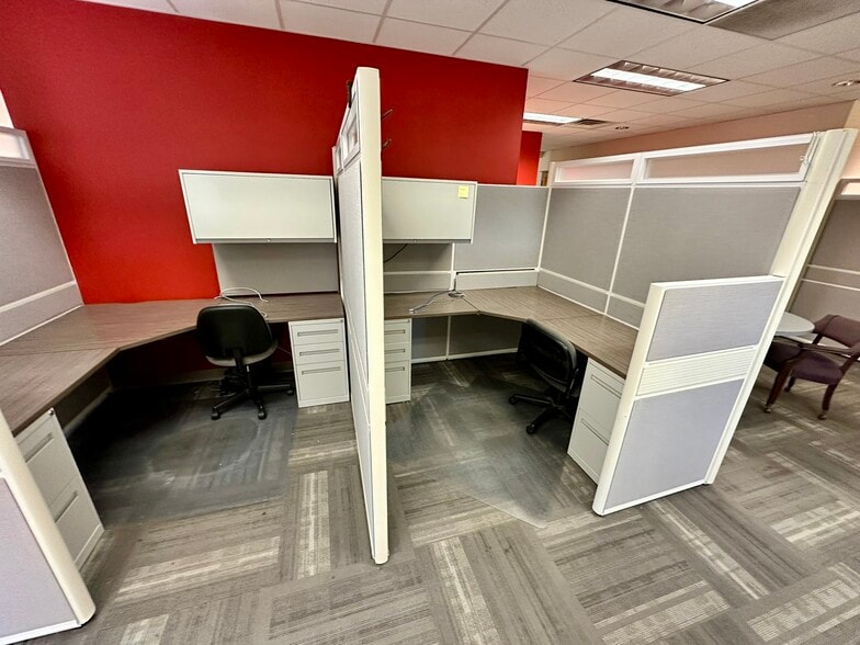 More Photos Of 2850 Dairy Dr, Madison Office For Lease