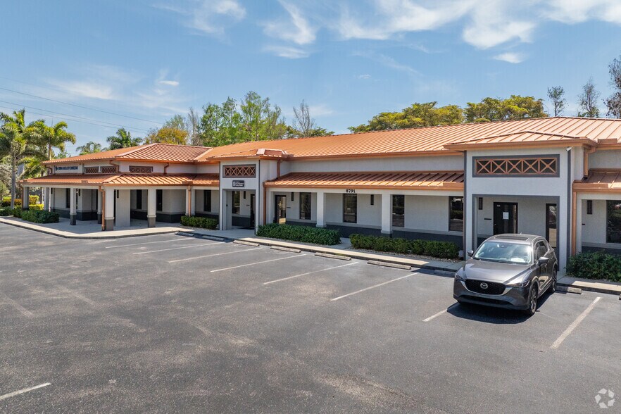 More Photos Of 8791 Conference Dr, Fort Myers Office For Lease