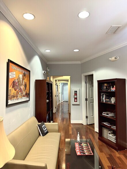 More Photos Of 1705 N St NW, Washington Office For Sale