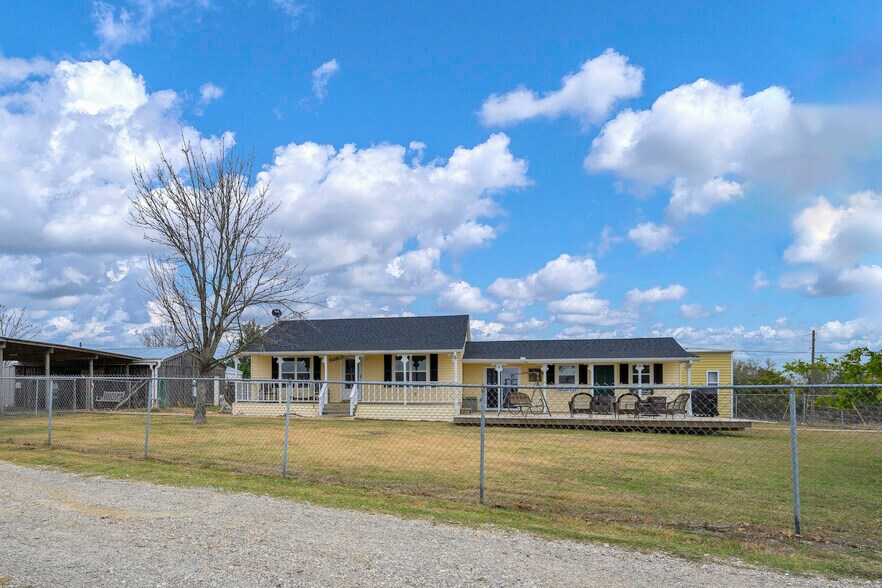 More Photos Of 10963 E US Highway 82, Windom Specialty For Sale