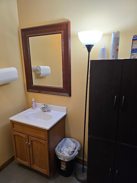 More Photos Of 808 W Walnut St, Fairbury Industrial For Sale