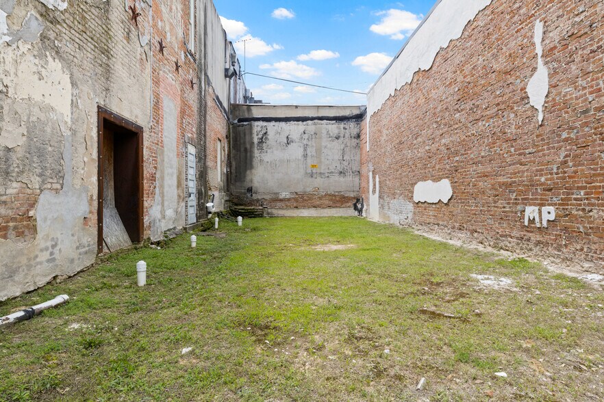 More Photos Of 209 N Jefferson Ave, Mount Pleasant Storefront For Sale