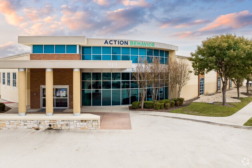 More Photos Of 919 Medical Dr, Allen Healthcare For Sale