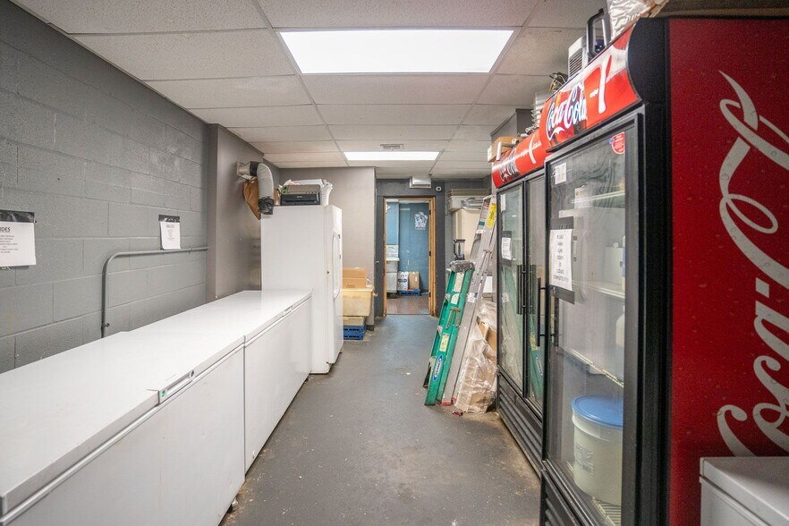 More Photos Of 423 Southwest Blvd, Kansas City General Retail For Sale