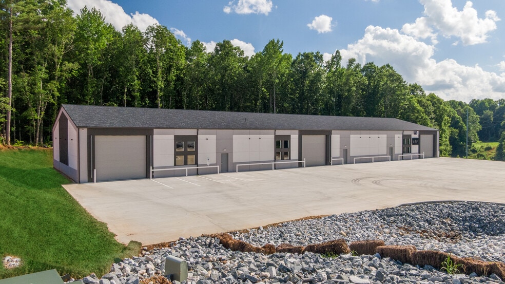 More Photos Of 141 Innovation Dr, Statesville Flex For Lease
