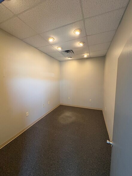 More Photos Of 66850 Executive Dr, Saint Clairsville Warehouse For Lease