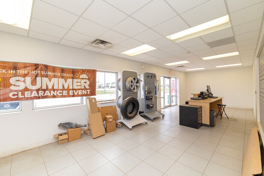 More Photos Of 890 N State Road 14, Harper Auto Dealership For Sale