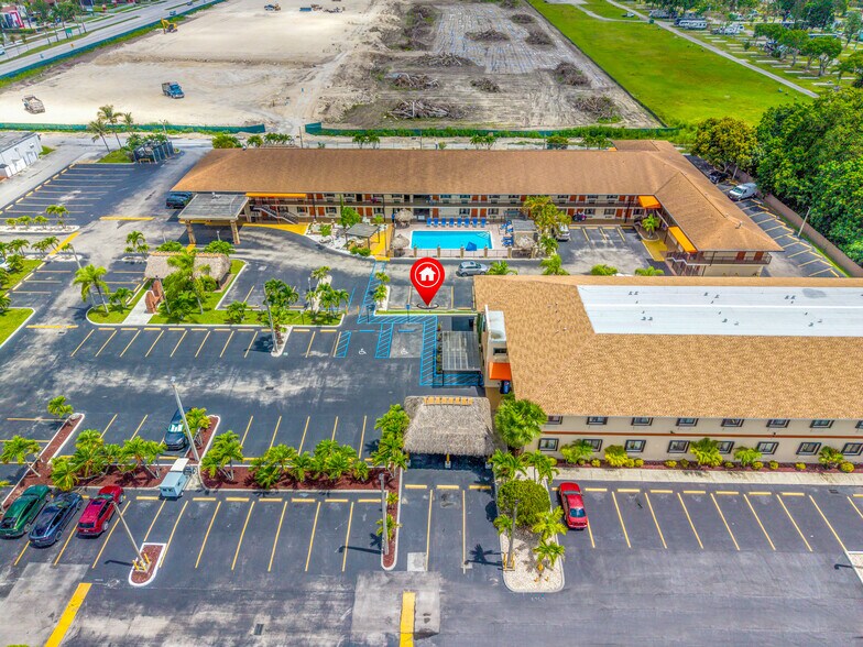 More Photos Of 333 SE 1st Ave, Florida City Hotel For Sale