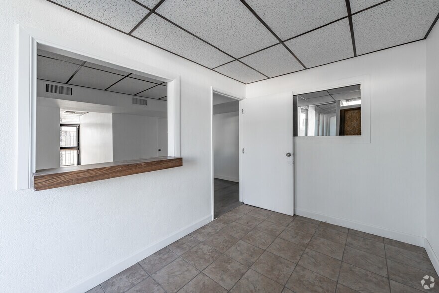 More Photos Of 670 N Arrowhead Ave, San Bernardino Office For Lease