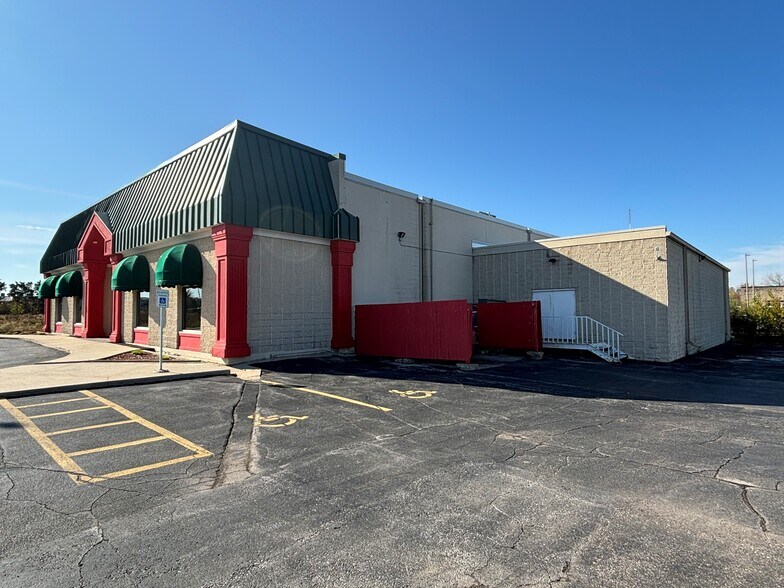 More Photos Of 200 Collins Rd NE, Cedar Rapids Specialty For Lease