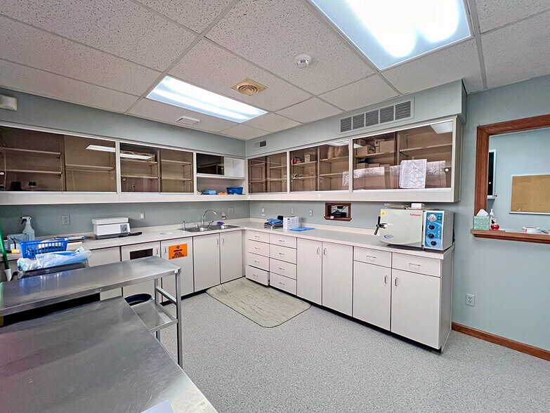 More Photos Of 2900 Frank Scott Pky W, Belleville Office For Sale