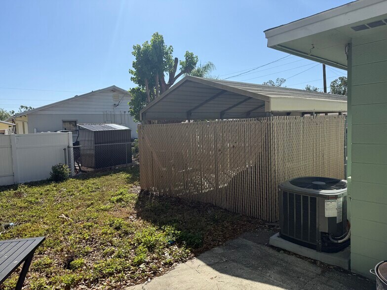 More Photos Of 3111 26th St W, Bradenton Flex For Sale