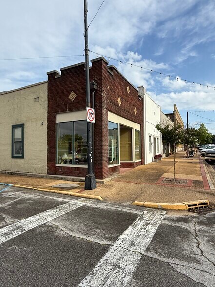 More Photos Of 114 S Broadway St, Tupelo Office For Lease