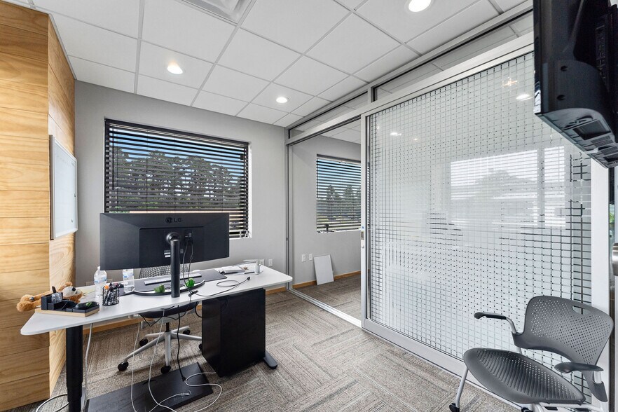 More Photos Of 1330 Rayford Park Rd, Spring Loft Creative Space For Lease