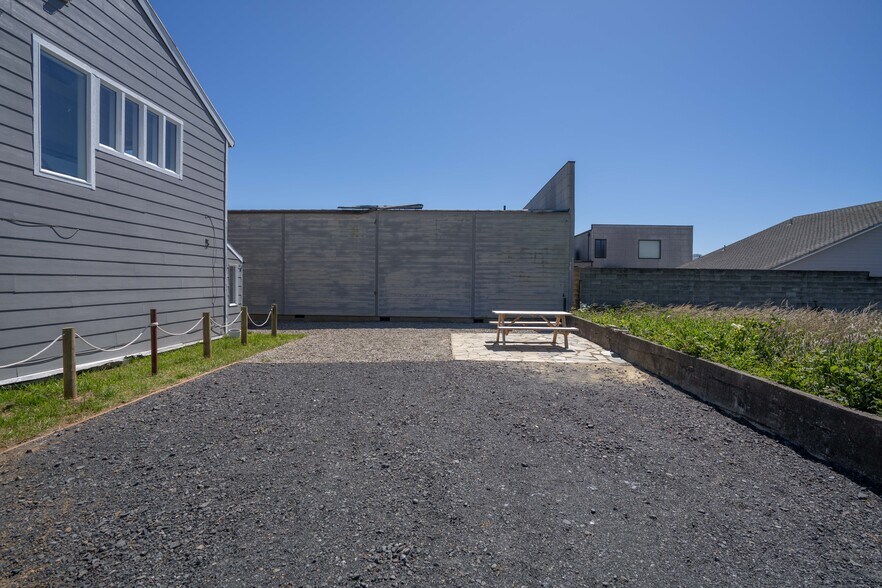 More Photos Of 267 W Sixth St, Port Orford Storefront Retail Residential For Sale