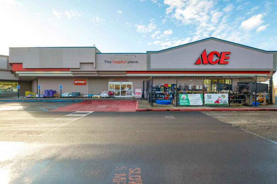 More Photos Of 1733 H St, Blaine General Retail For Sale