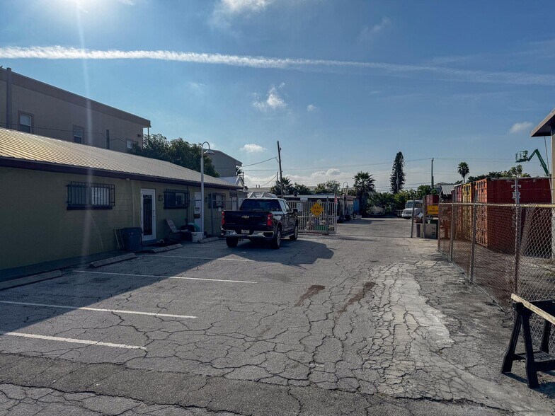 More Photos Of 5580 1st Ave, Key West Office For Sale