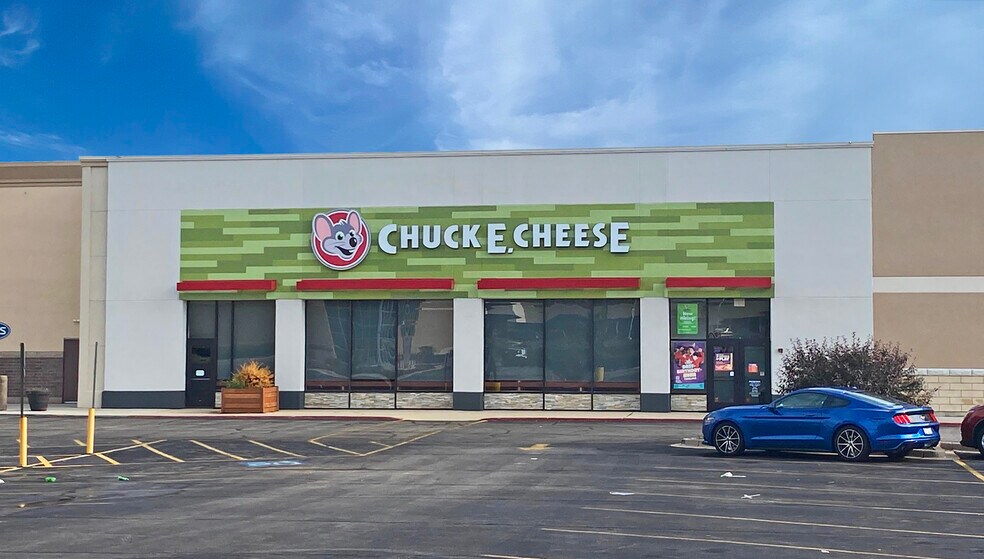 More Photos Of 100-298 W Roosevelt Rd, Villa Park Unknown For Lease