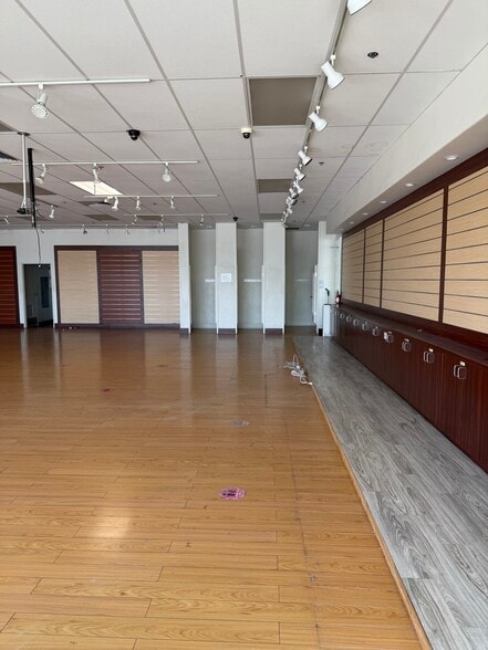 More Photos Of 3504-3530 W Century Blvd, Inglewood Unknown For Lease