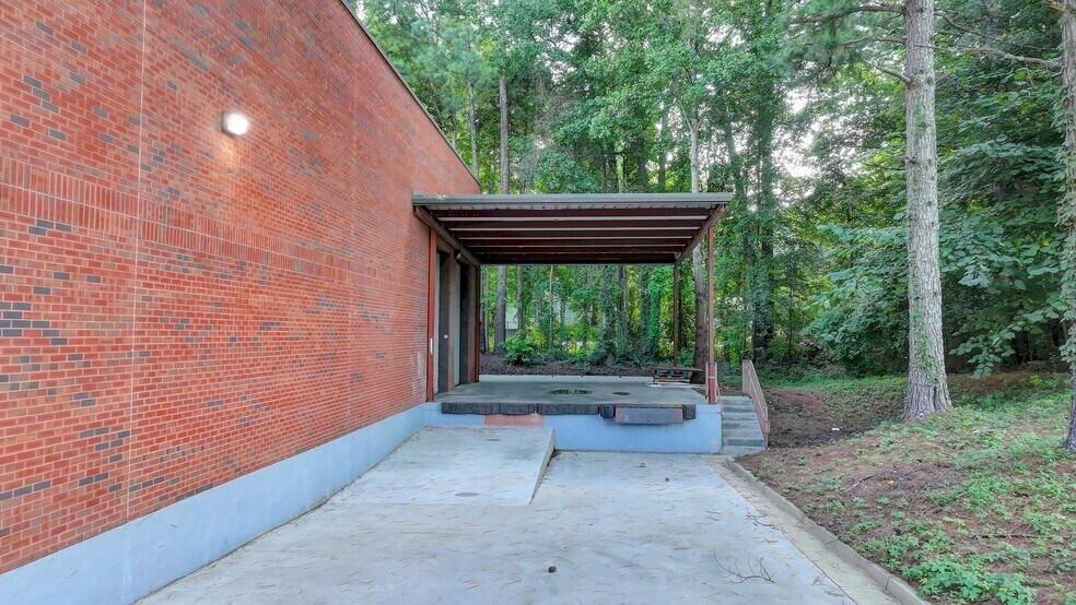 More Photos Of 1310 Capital Cir, Lawrenceville Warehouse For Sale