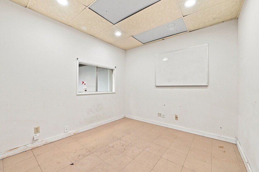 More Photos Of 2757 16th St, San Francisco Warehouse For Lease