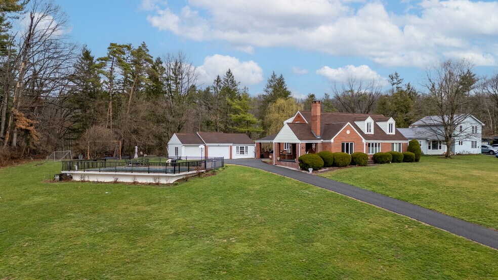 More Photos Of 1329 Zion Rd, Bellefonte Office For Sale