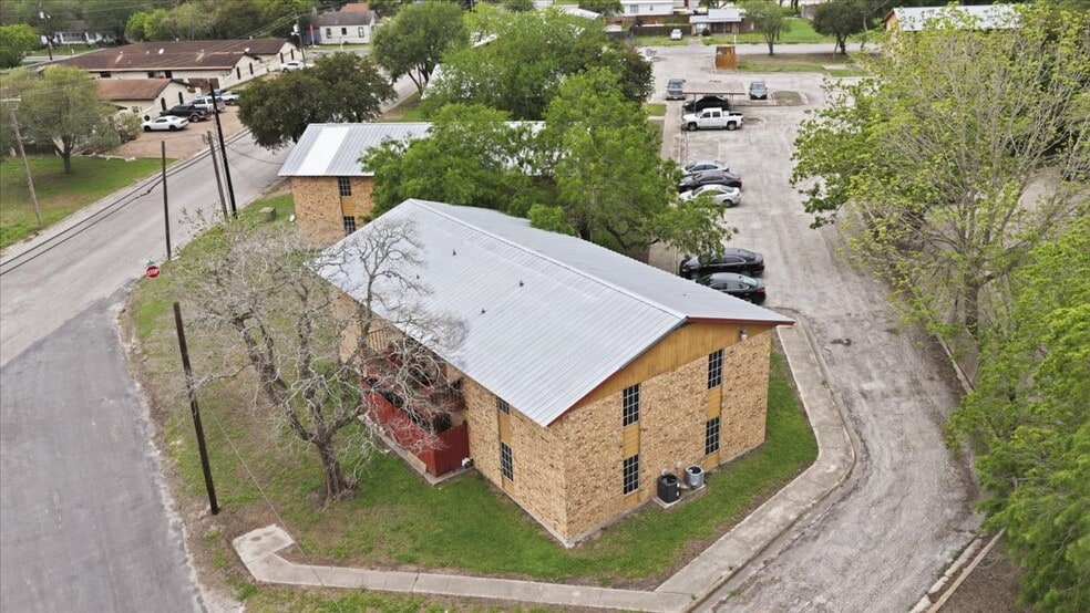 More Photos Of 600 E Crockett St, Beeville Apartments For Sale