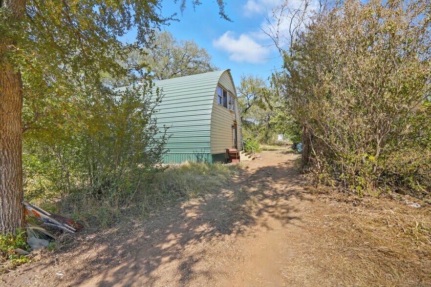 More Photos Of 201 Deer Springs Loop, Burnet Flex For Sale