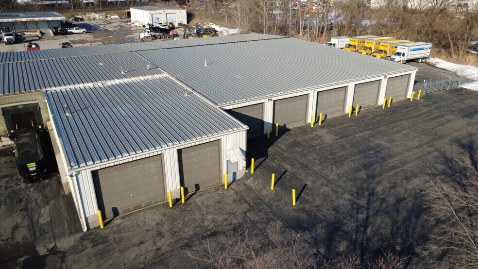 More Photos Of 6800 Northern Blvd, East Syracuse Truck Terminal For Lease