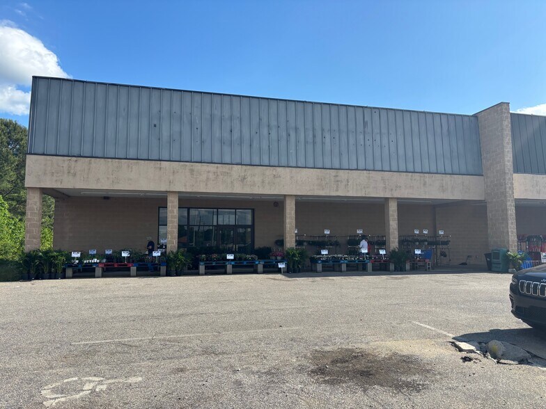 More Photos Of 427-429 W McIntyre St, Mullins Unknown For Lease