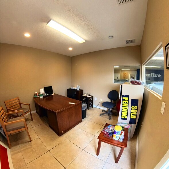 More Photos Of 126 N Us-27/441, Lady Lake Office For Lease