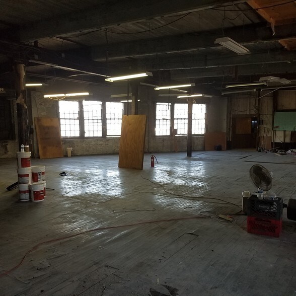 More Photos Of 60 Dickerson St, Newark Light Manufacturing For Lease