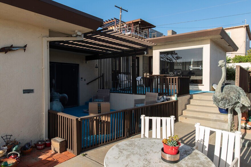 More Photos Of 4933 Ocean Blvd, San Diego Multifamily For Sale