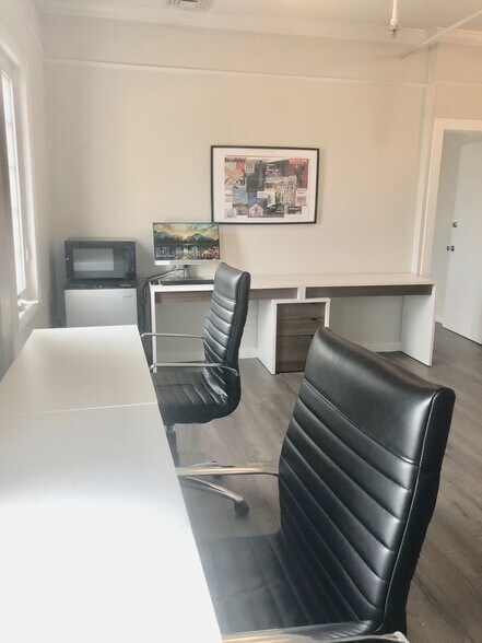More Photos Of 25 Lewis St, Greenwich Office For Lease