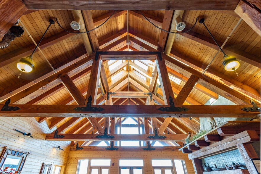 More Photos Of 41 Lakeshore Dr, Sagle Hotel For Sale