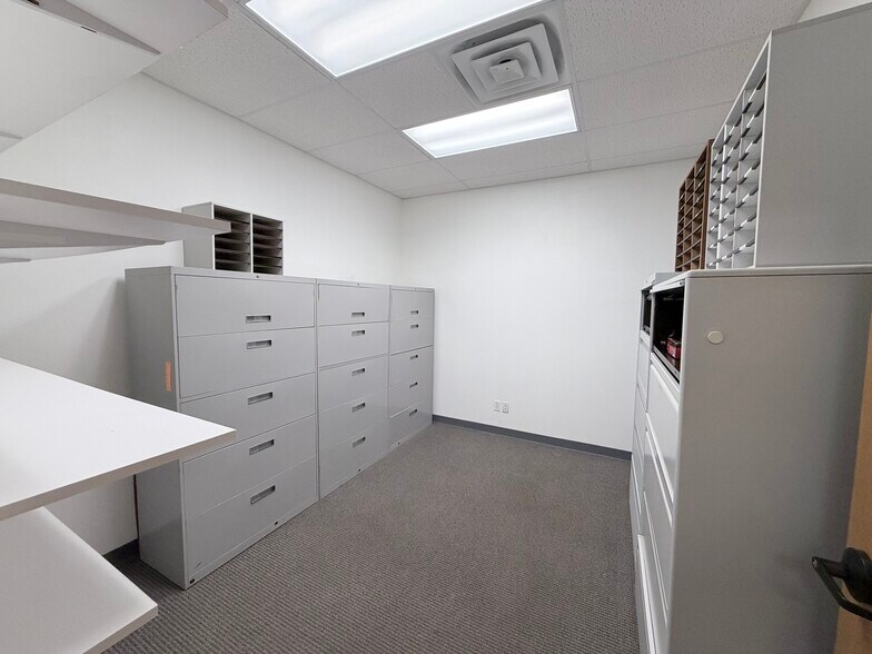 More Photos Of 13534 Floyd Cir, Dallas Light Manufacturing For Lease