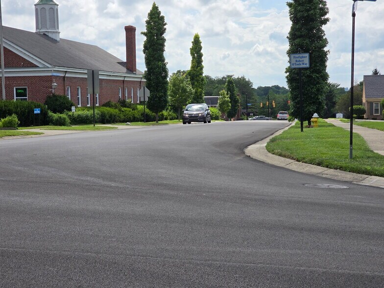 More Photos Of 20 Iron Gate Park Dr, Centerville Storefront Retail Office For Lease