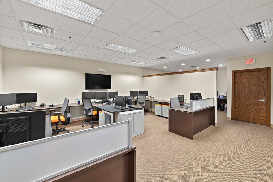 More Photos Of 106 S Wynstone Park Dr, Barrington Medical For Sale