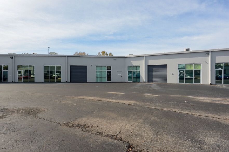 More Photos Of 7751 Kingspointe Pky, Orlando Light Distribution For Lease